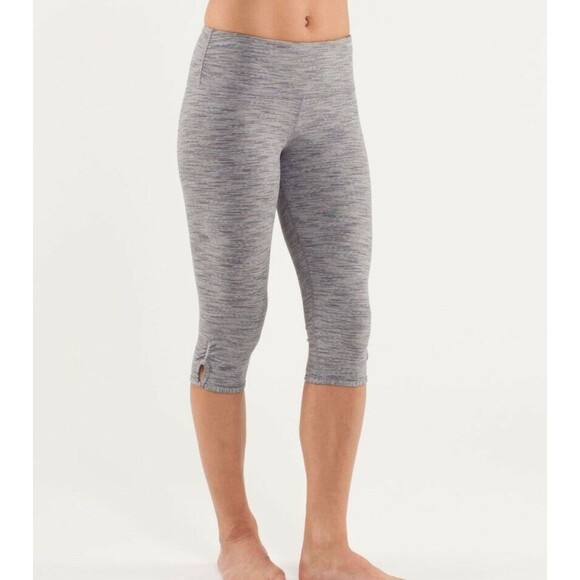 lululemon athletica Pants - LULULEMON Dhanurasana Crop Leggings 2 Heathered Grey Ruched Side Capri EUC B12